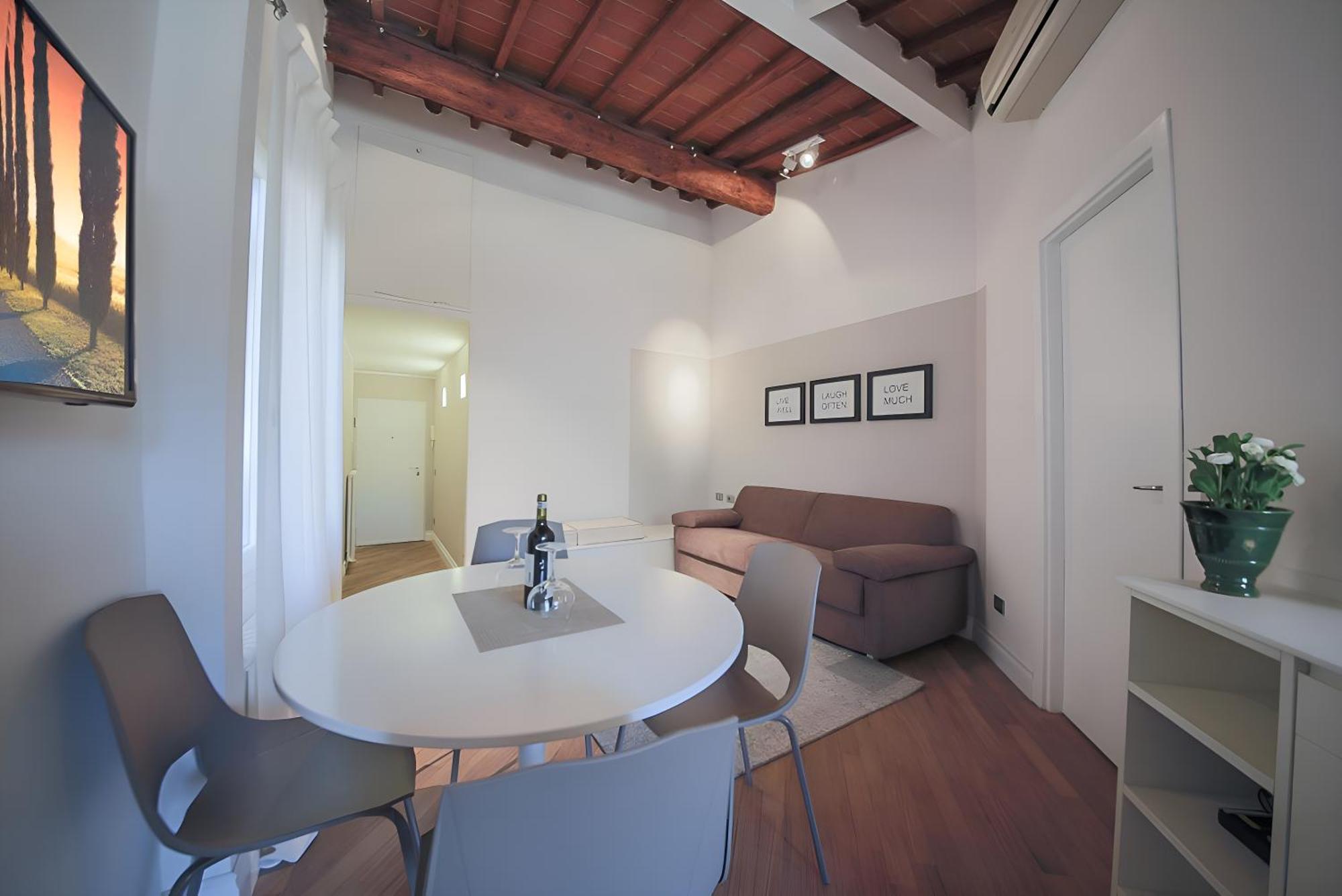 Elegant And Bright Flat Near The Duomo Apartment
